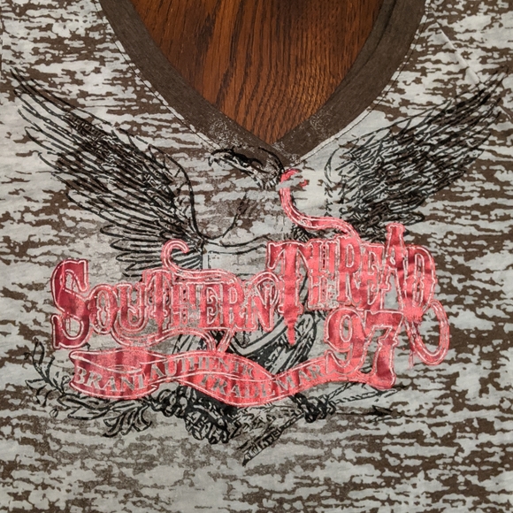 Southern Thread vintage v-neck tee - Picture 2 of 6